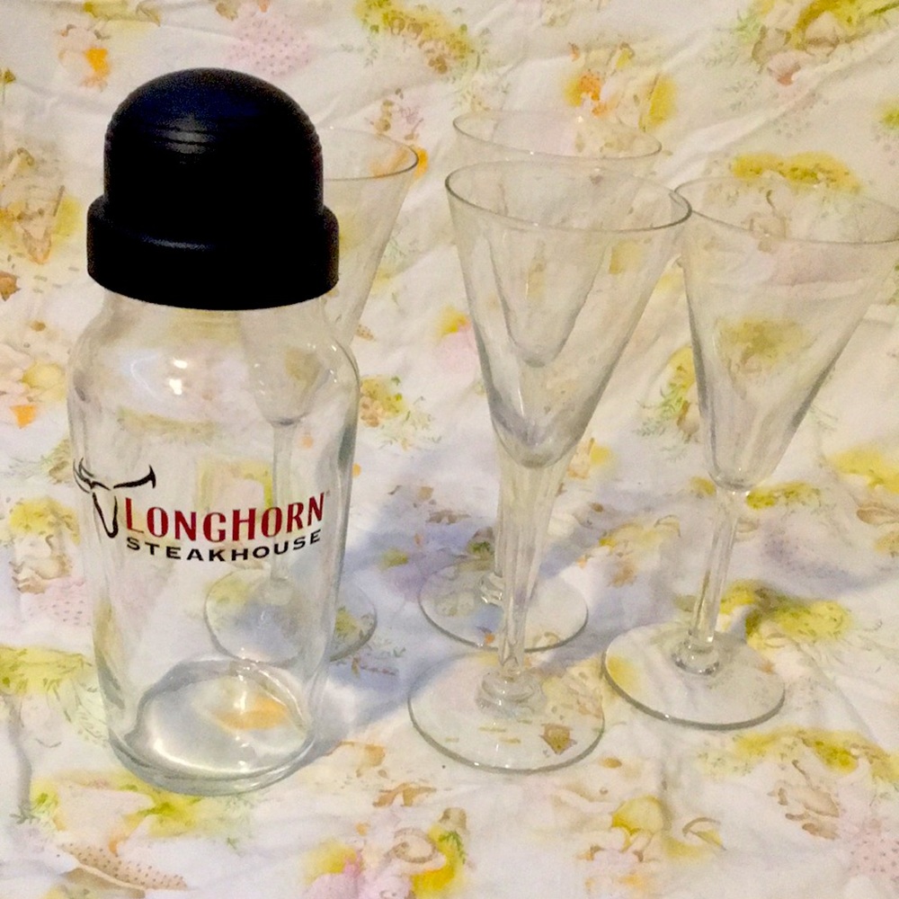 Longhorn cocktail shaker with glasses.